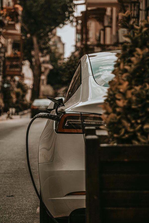 Prix recharge voiture électrique : faites le bon choix !